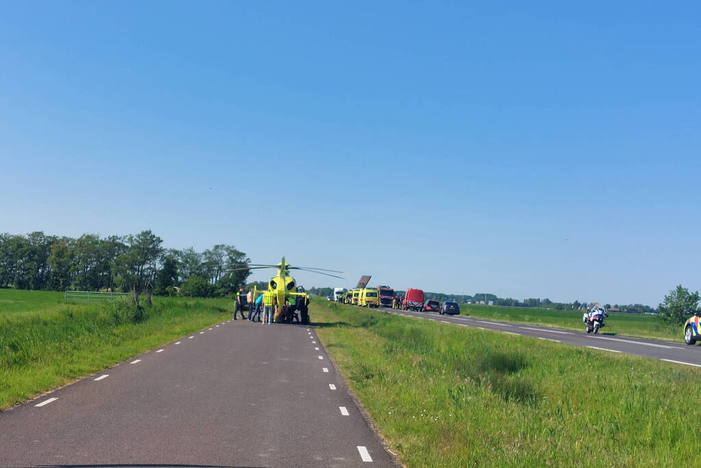 Hulpdiensten groots ingezet waaronder een traumateam voor een voertuig te water