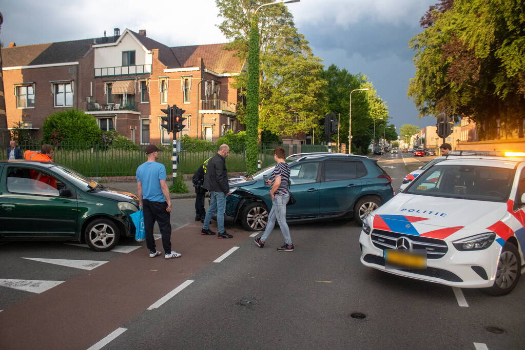 Fikse schade bij frontale aanrijding op kruising