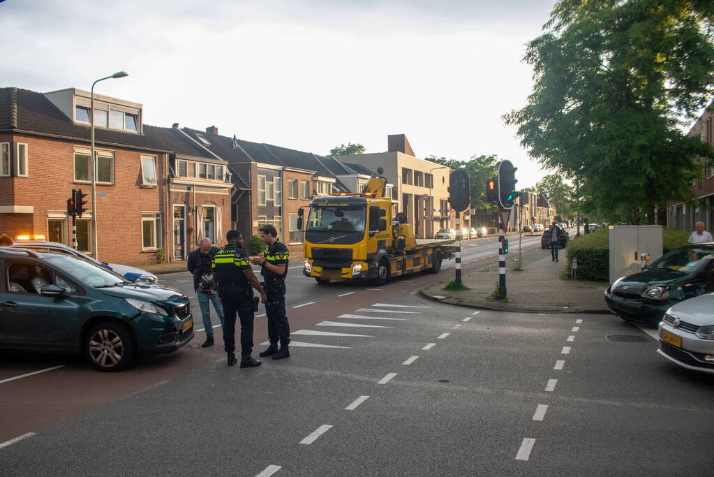 Fikse schade bij frontale aanrijding op kruising