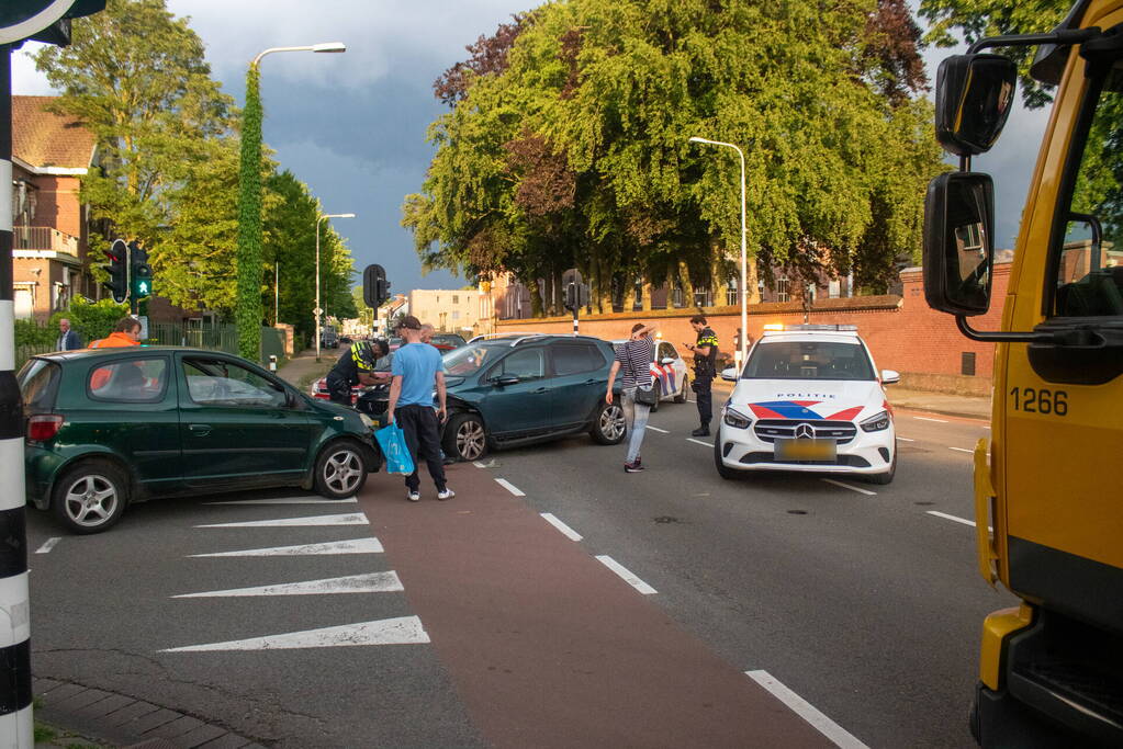 Fikse schade bij frontale aanrijding op kruising