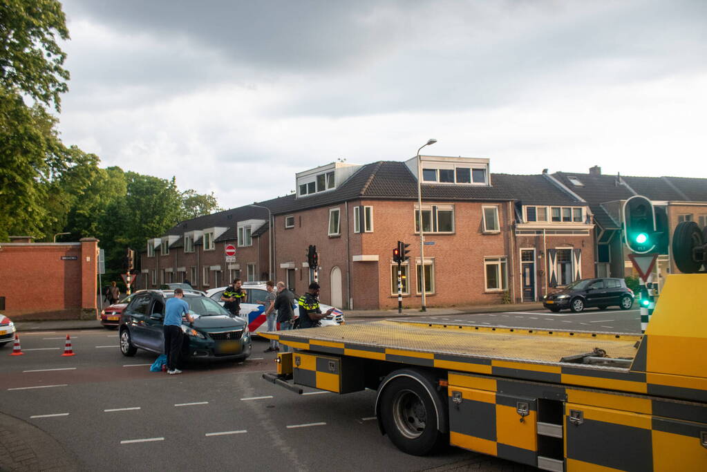 Fikse schade bij frontale aanrijding op kruising