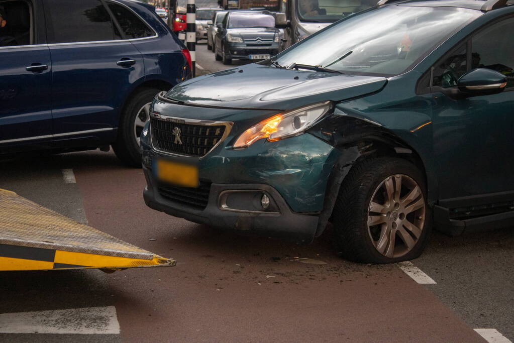 Fikse schade bij frontale aanrijding op kruising