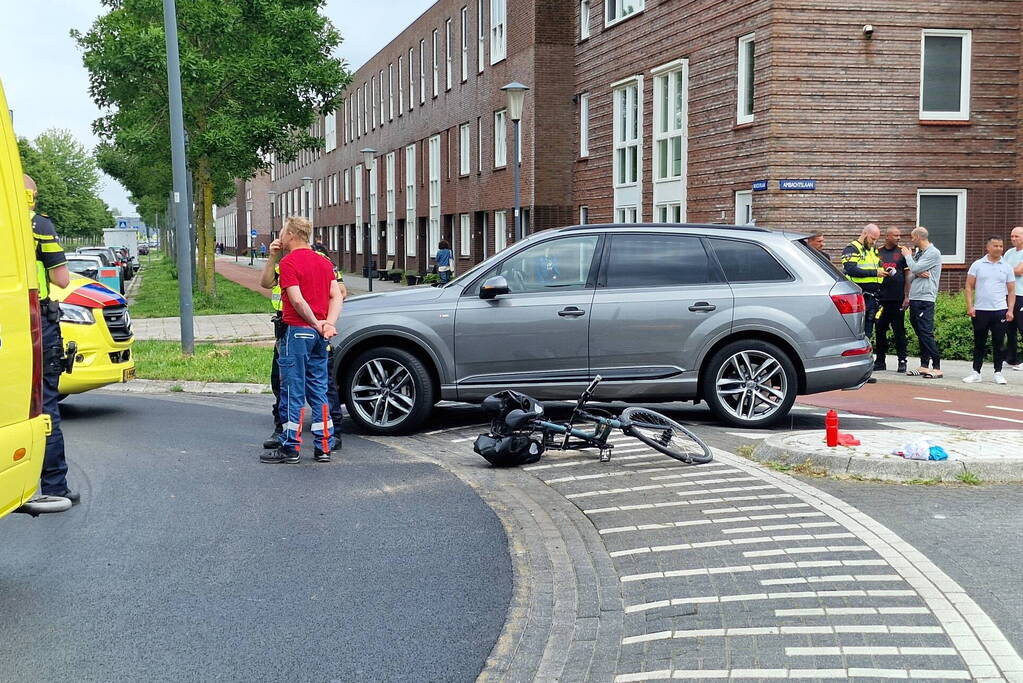 Fietser geschept op beruchte rotonde