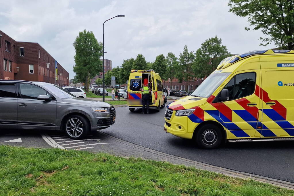 Fietser geschept op beruchte rotonde