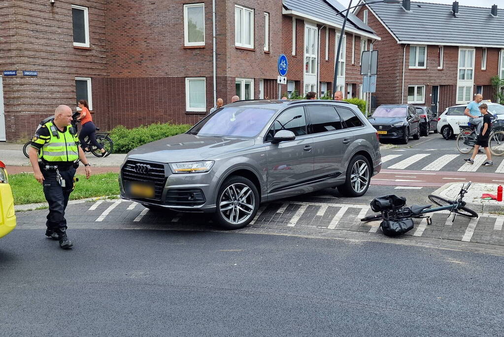 Fietser geschept op beruchte rotonde