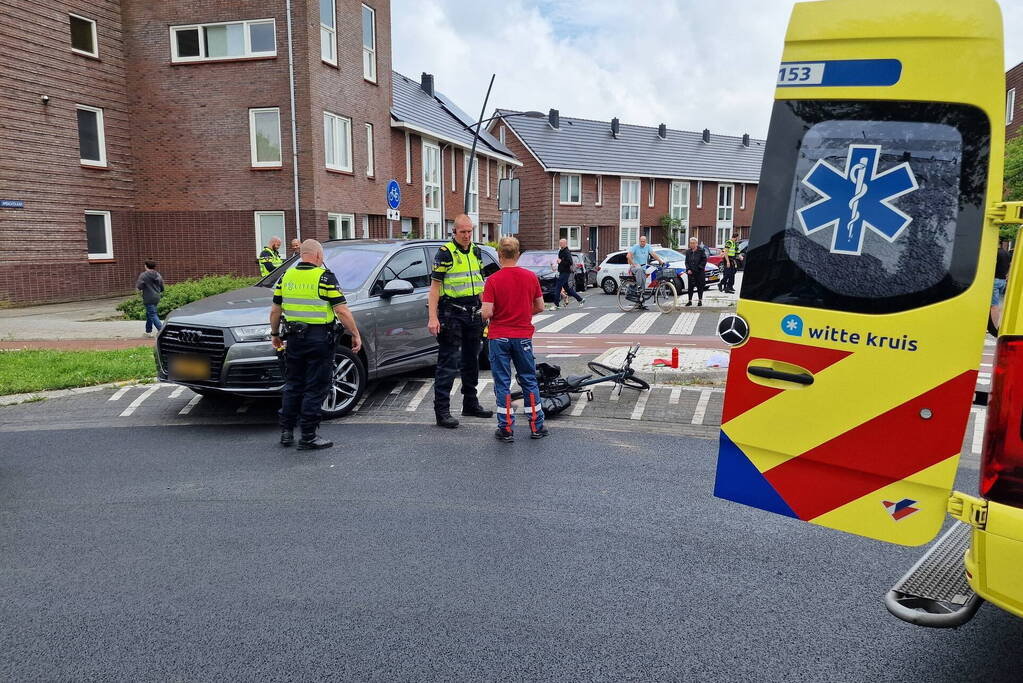 Fietser geschept op beruchte rotonde