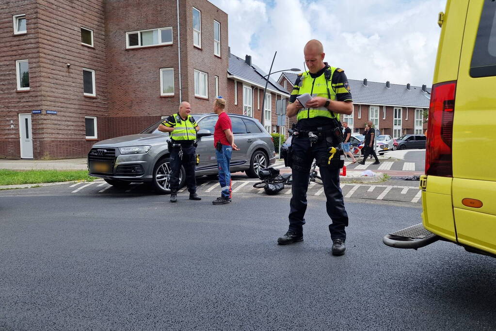 Fietser geschept op beruchte rotonde