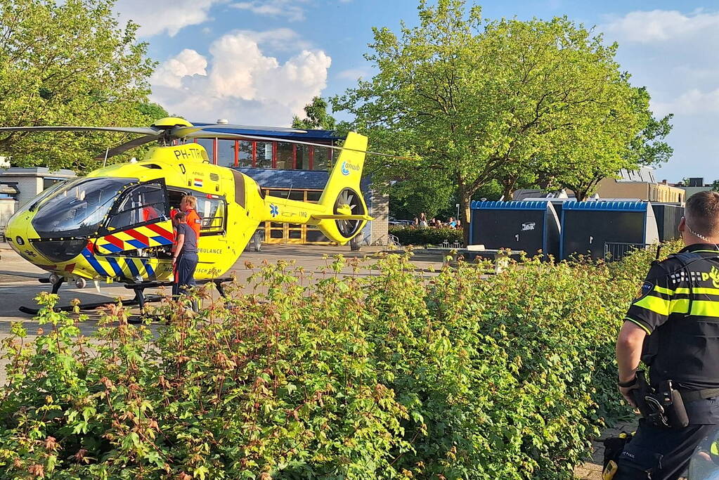 Traumahelikopter vervoerd patiënt naar ziekenhuis