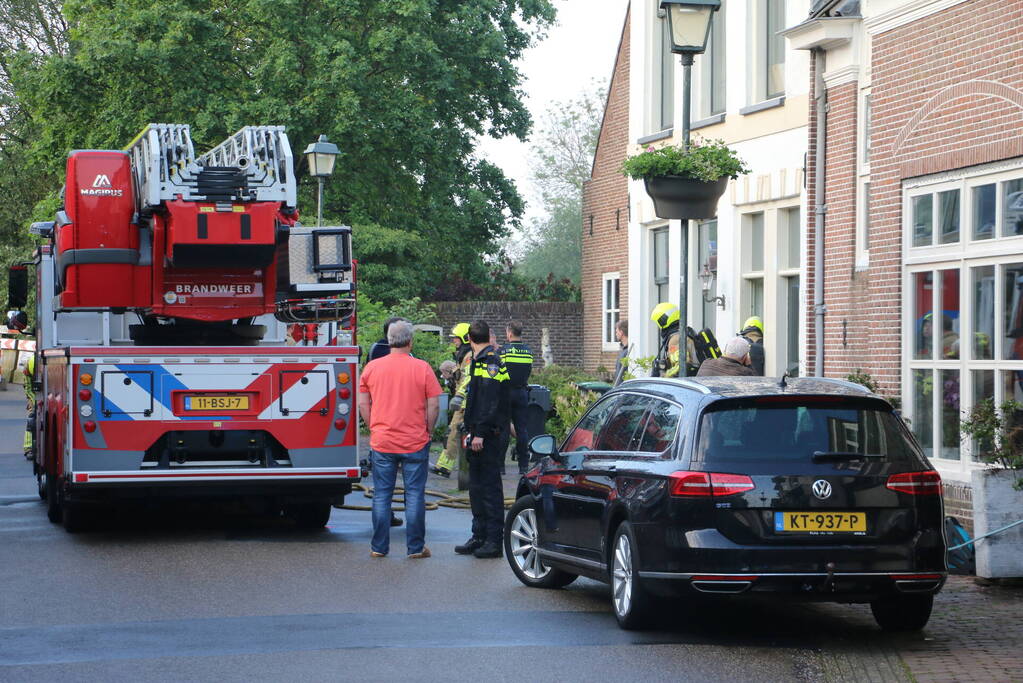 Bankstel vat vlam door batterij