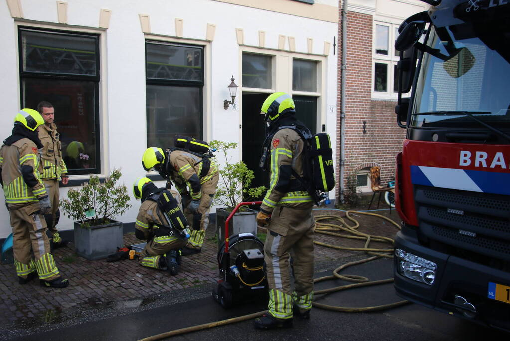 Bankstel vat vlam door batterij