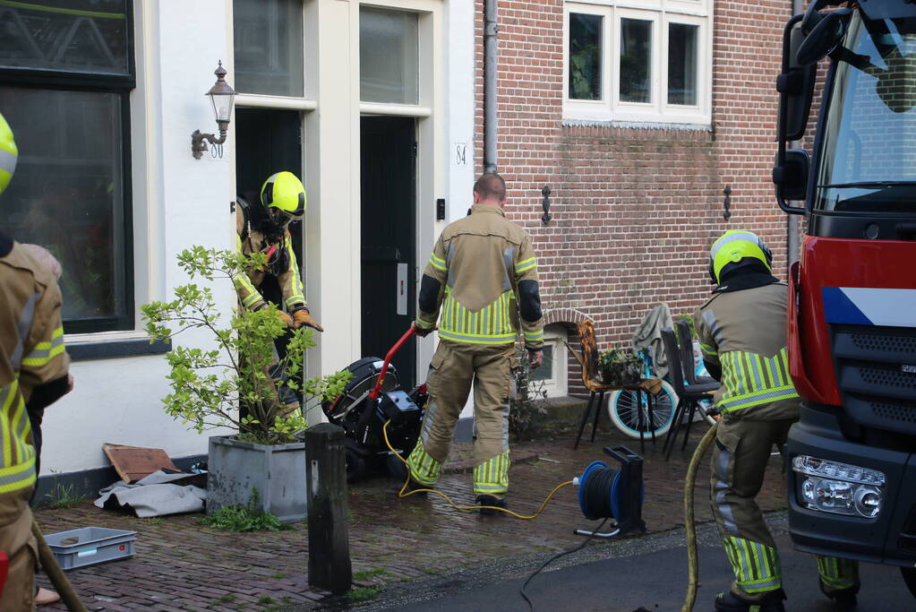 Bankstel vat vlam door batterij