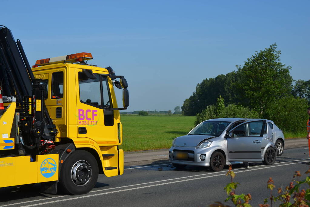 Schade bij ongeval tussen drie voertuigen