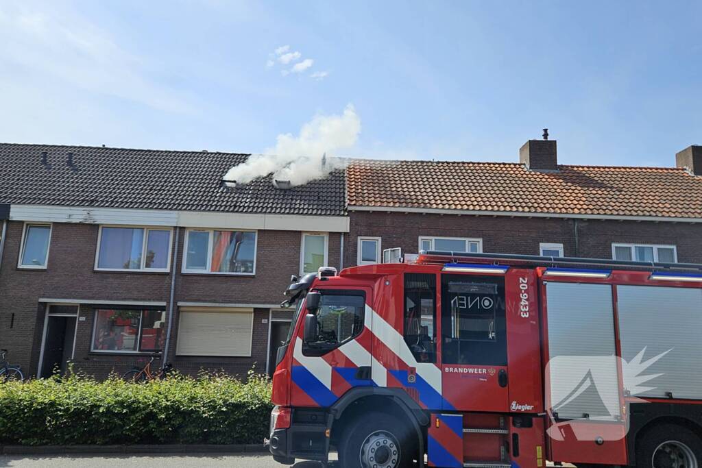 Ambulancemedewerkers ontdekken uitslaande woningbrand