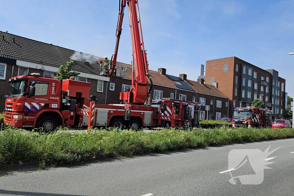 Ambulancemedewerkers ontdekken uitslaande woningbrand