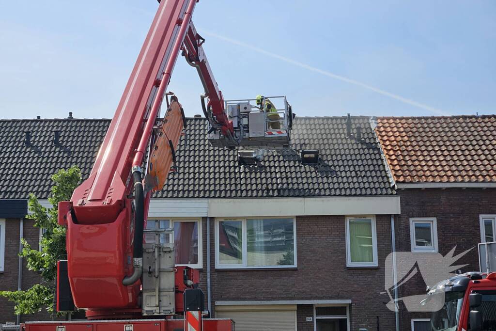 Ambulancemedewerkers ontdekken uitslaande woningbrand