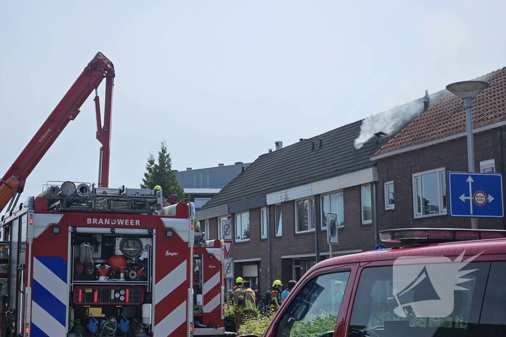 Ambulancemedewerkers ontdekken uitslaande woningbrand