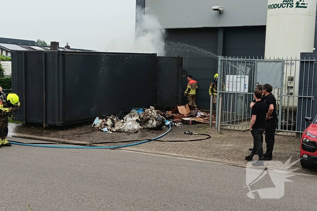 Brand in grote vuilcontainer