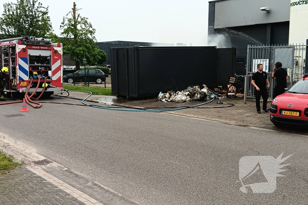 Brand in grote vuilcontainer