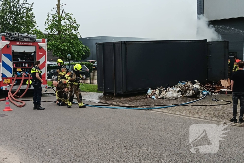 Brand in grote vuilcontainer