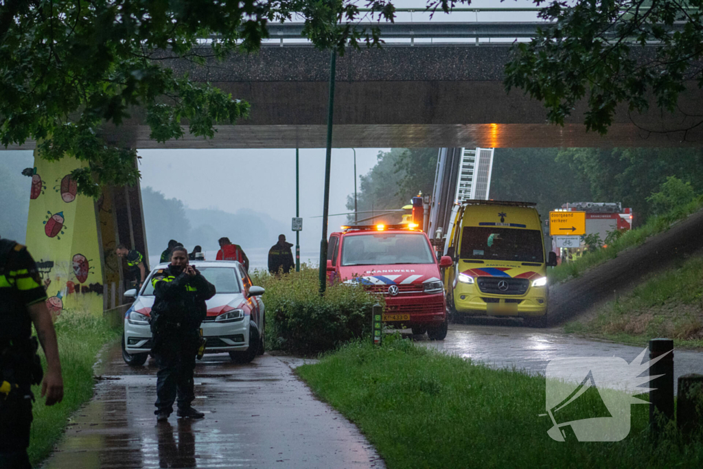 Grote zoekactie na vermist persoon in kanaal