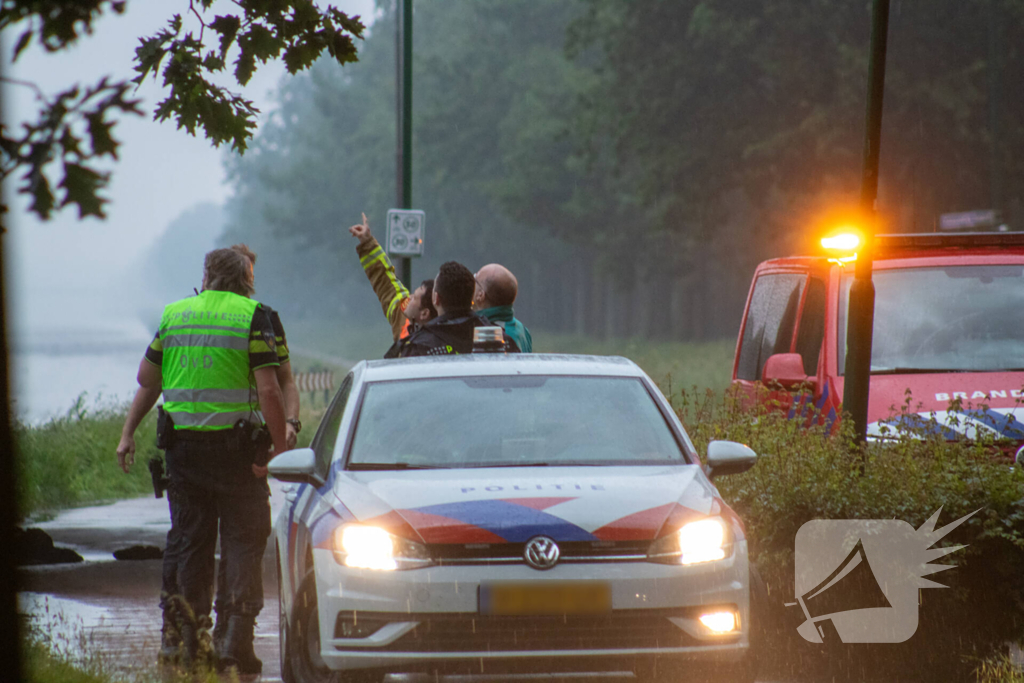 Grote zoekactie na vermist persoon in kanaal