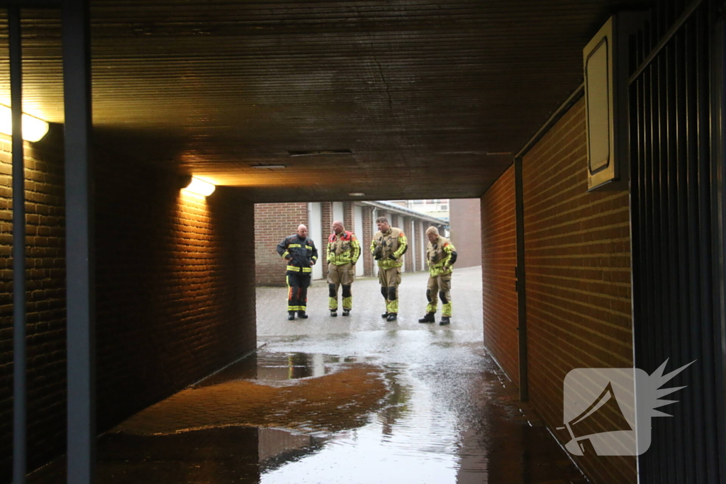 Wederom wateroverlast bij flatgebouw