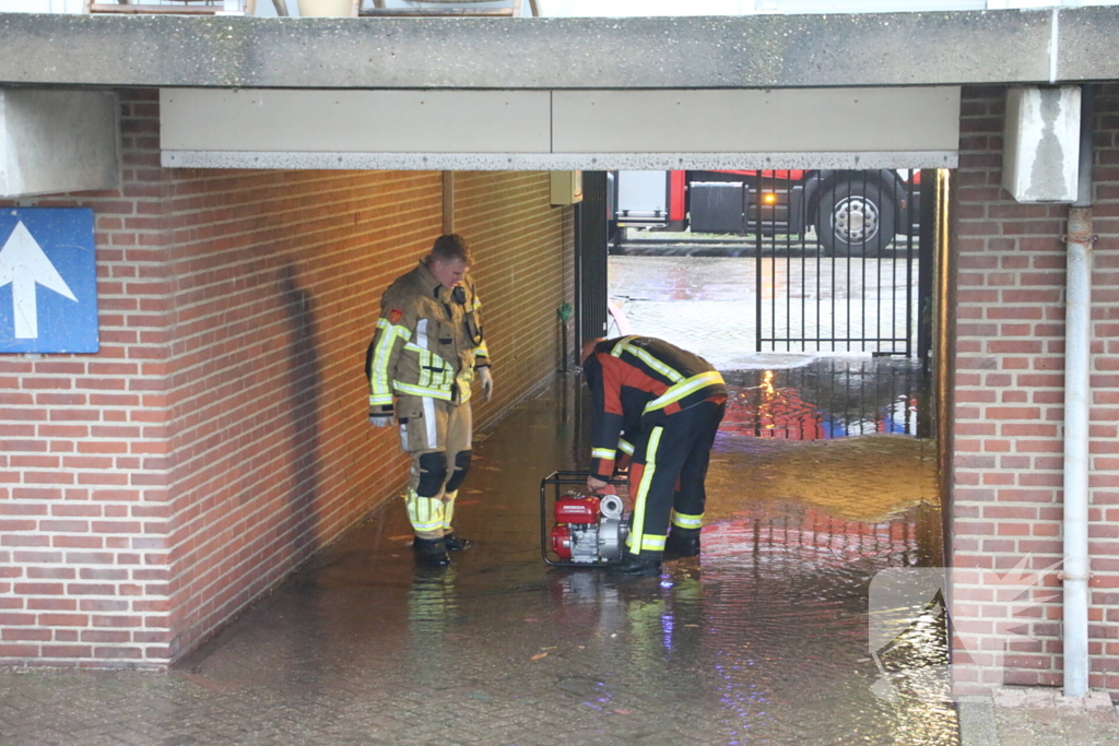 Wederom wateroverlast bij flatgebouw