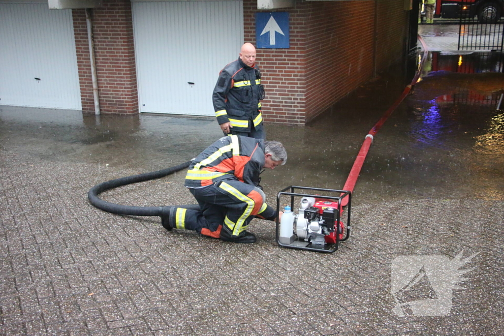 Wederom wateroverlast bij flatgebouw