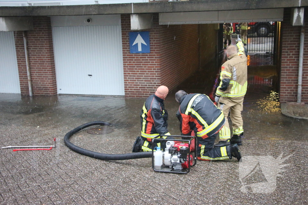 Wederom wateroverlast bij flatgebouw