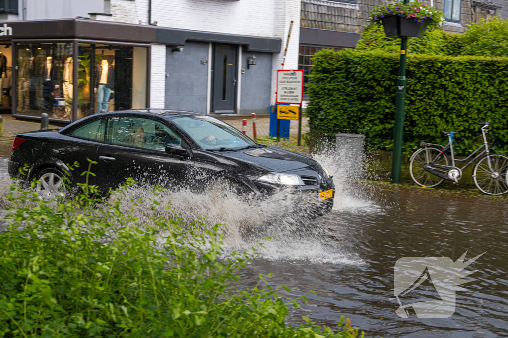 Stortbui veroorzaakt ondergelopen straten