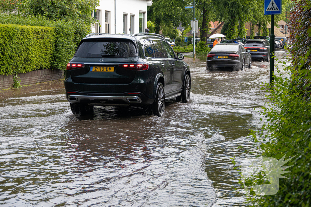 Stortbui veroorzaakt ondergelopen straten