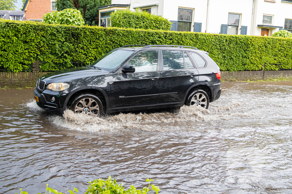 Stortbui veroorzaakt ondergelopen straten