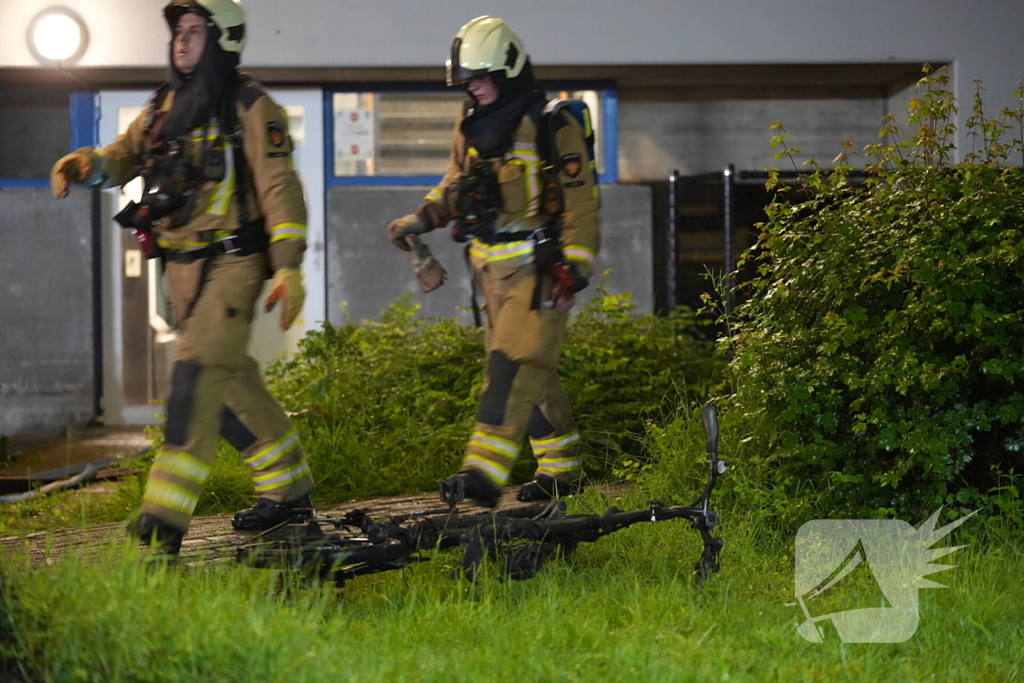 AZC ontruimd nadat elektrische fiets in brand vliegt