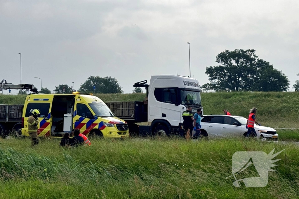 Traumateam ingezet voor kop-staartbotsing met meerdere vrachtwagens