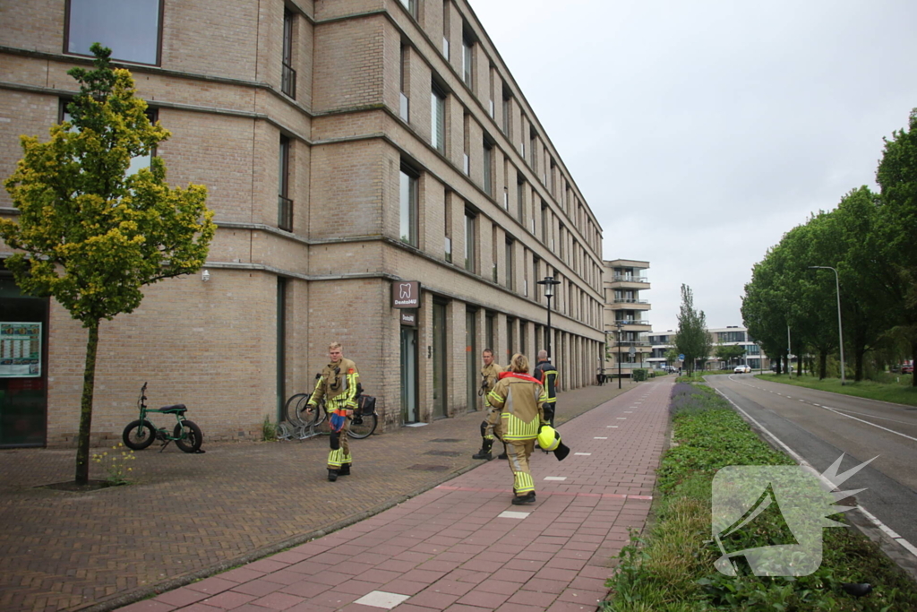 Brandweer helpt buitengesloten bewoonster