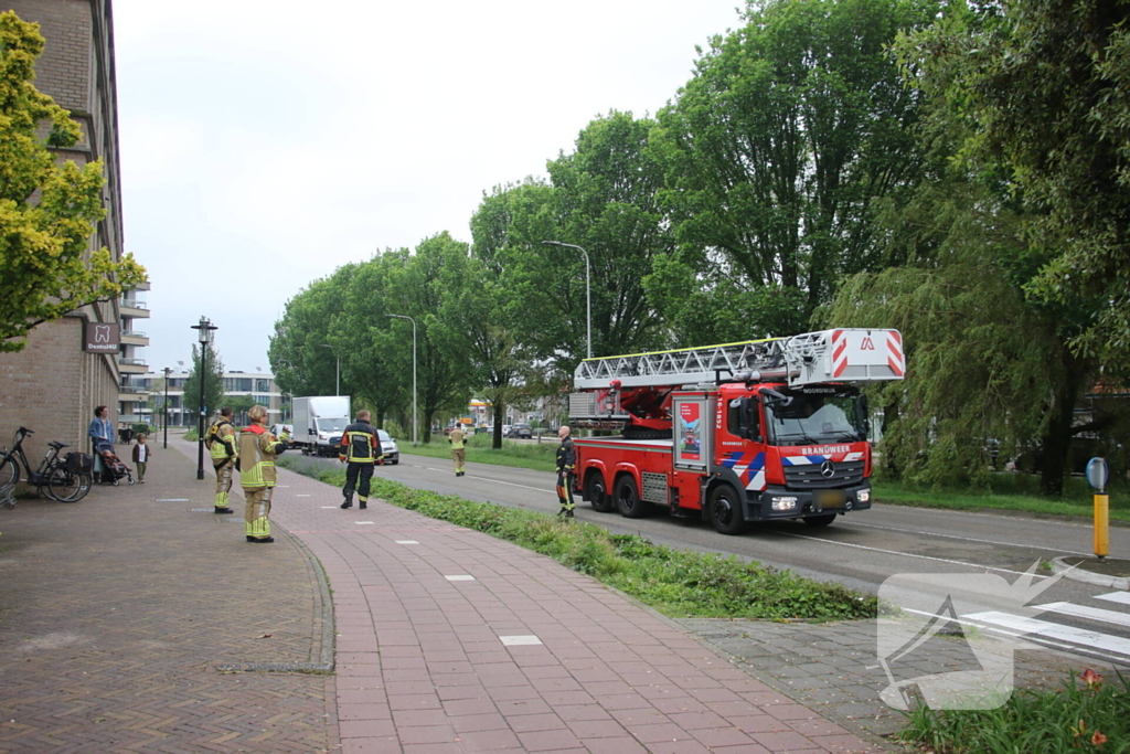 Brandweer helpt buitengesloten bewoonster