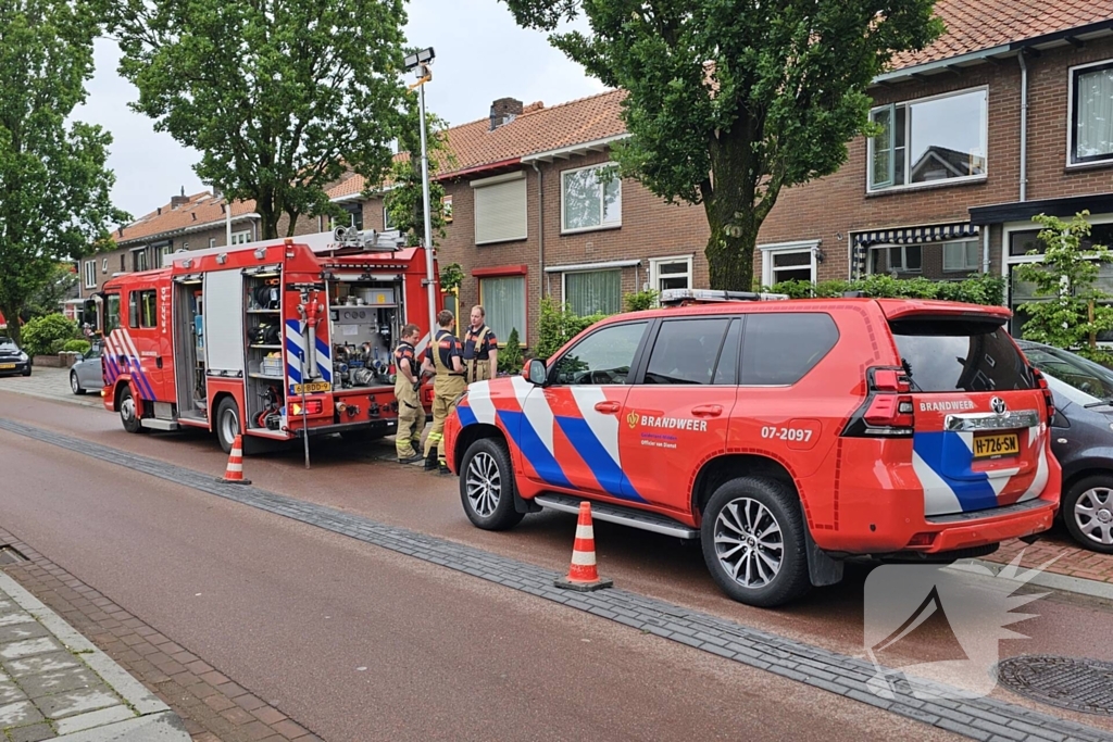 Brandweer verricht metingen naar vreemde lucht