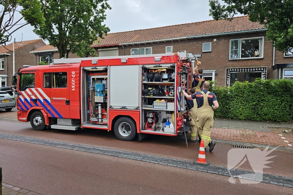 Brandweer verricht metingen naar vreemde lucht