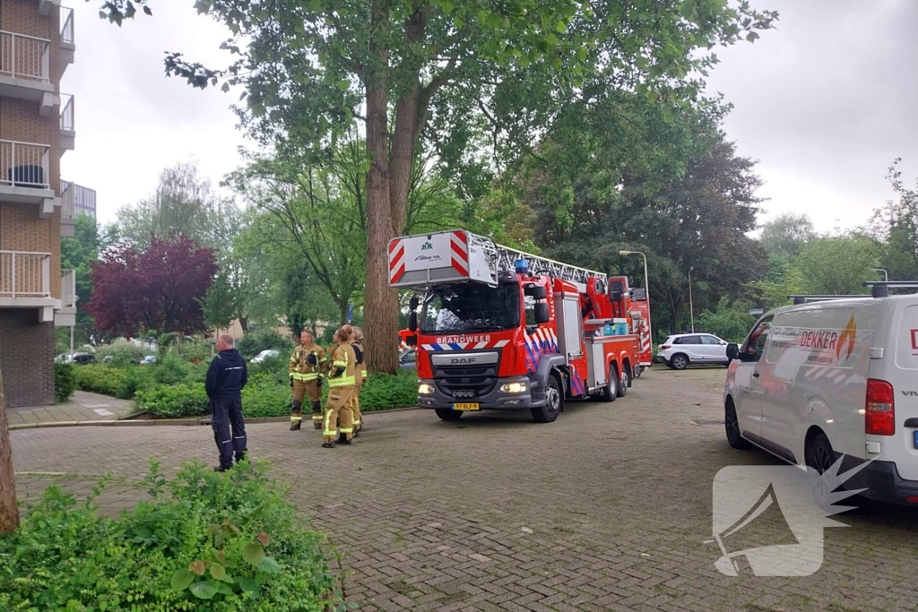 Brand in woonkamer snel onder controle