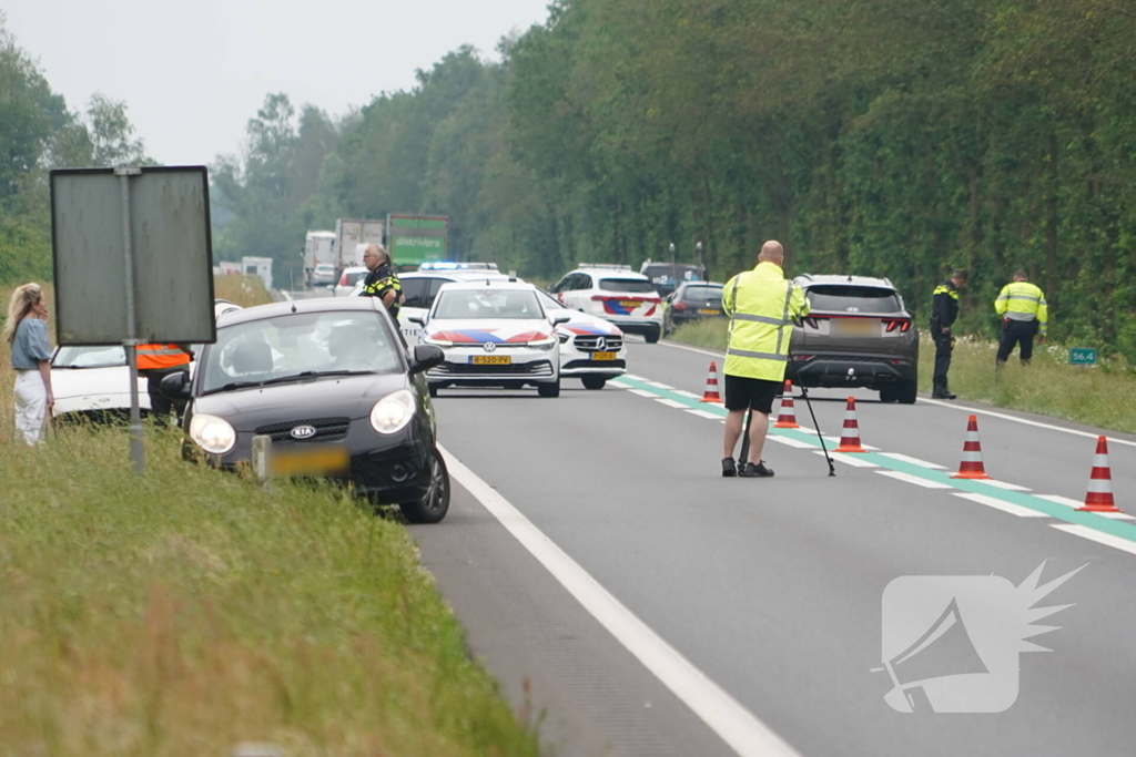 Klapband zorgt voor ongeval op N381