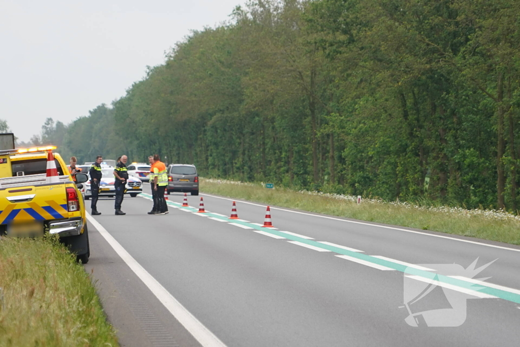 Klapband zorgt voor ongeval op N381