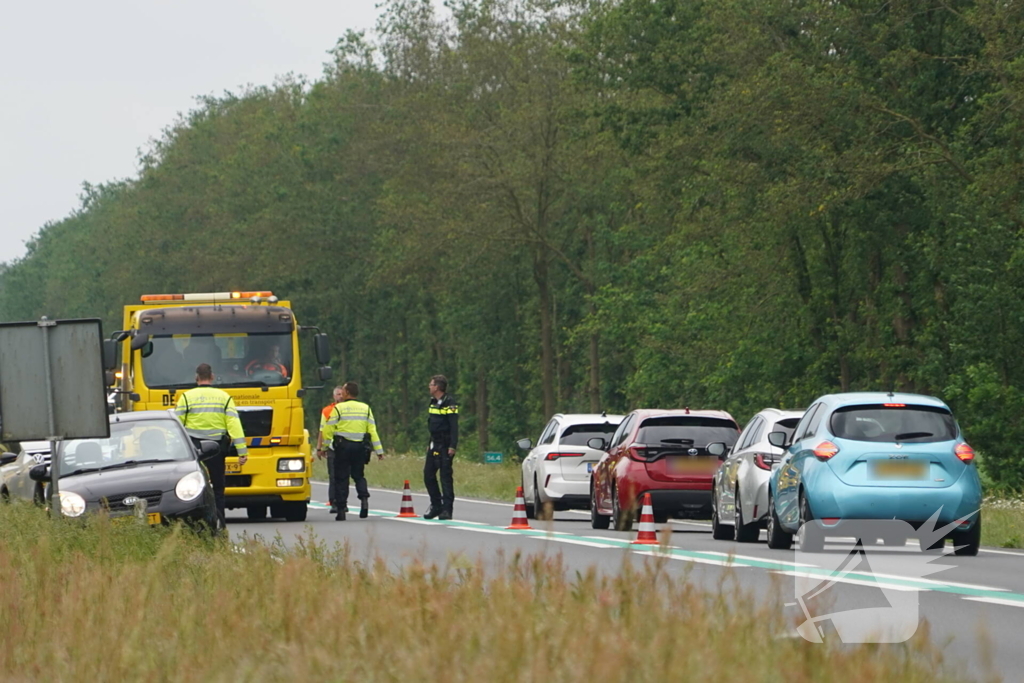 Klapband zorgt voor ongeval op N381