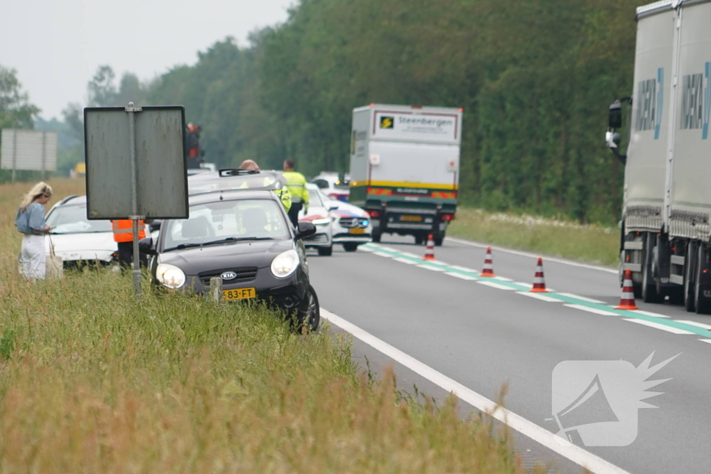 Klapband zorgt voor ongeval op N381