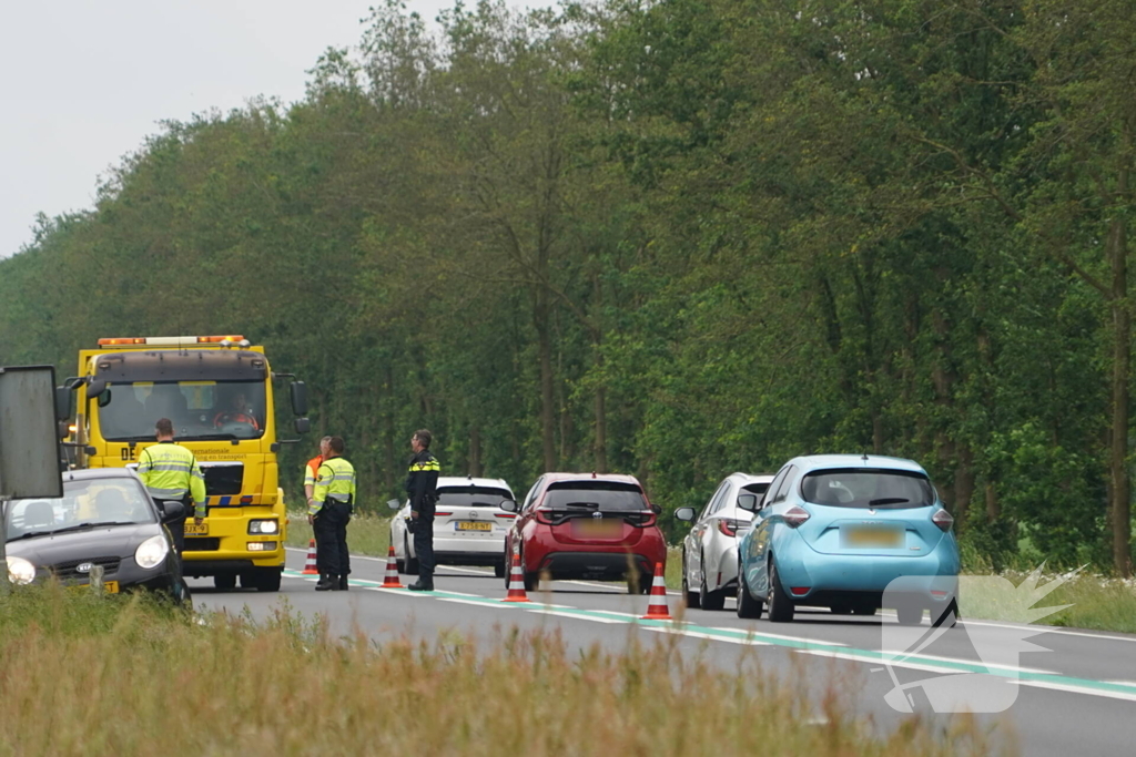 Klapband zorgt voor ongeval op N381