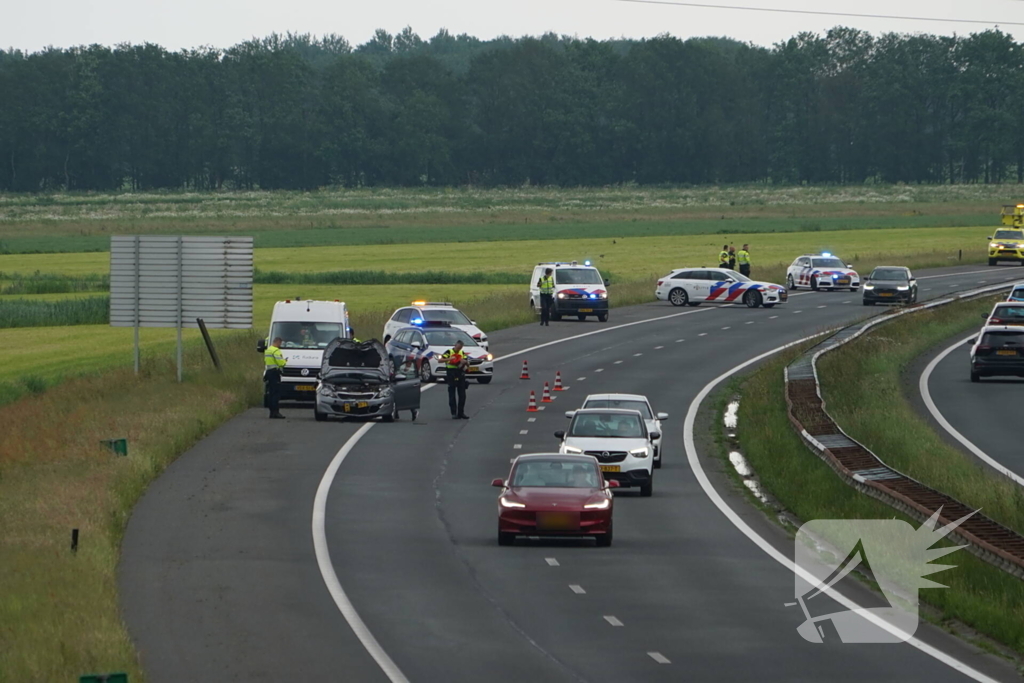 Auto zwaar beschadigd bij ongeluk op snelweg