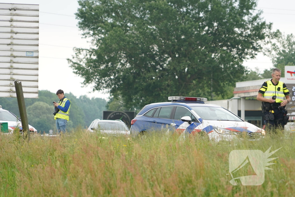 Auto zwaar beschadigd bij ongeluk op snelweg