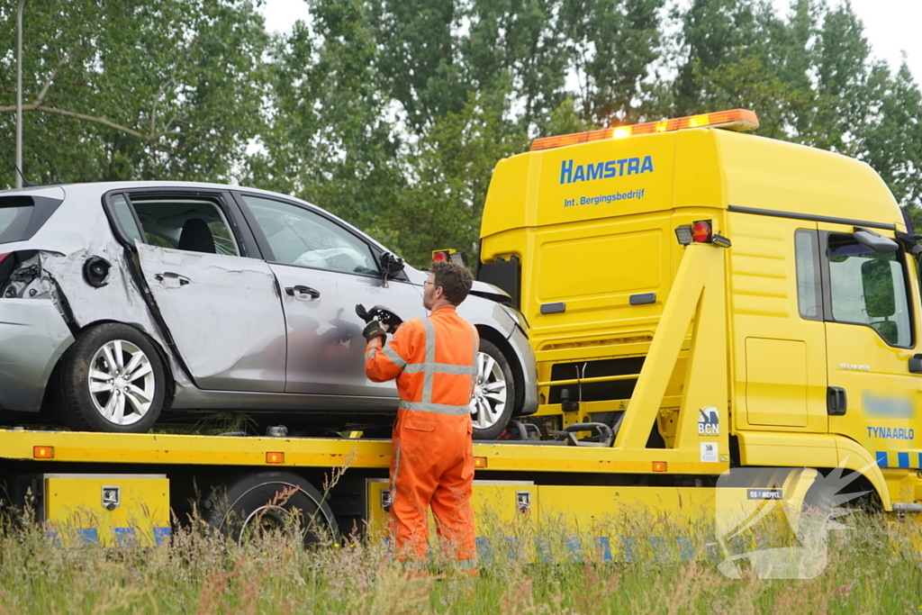 Auto zwaar beschadigd bij ongeluk op snelweg