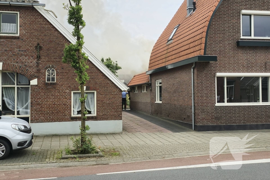 Veel bekijks bij brand in bijgebouw