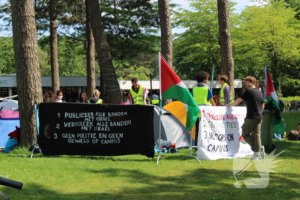 Studenten richten tentenkamp in tegen banden met Israël