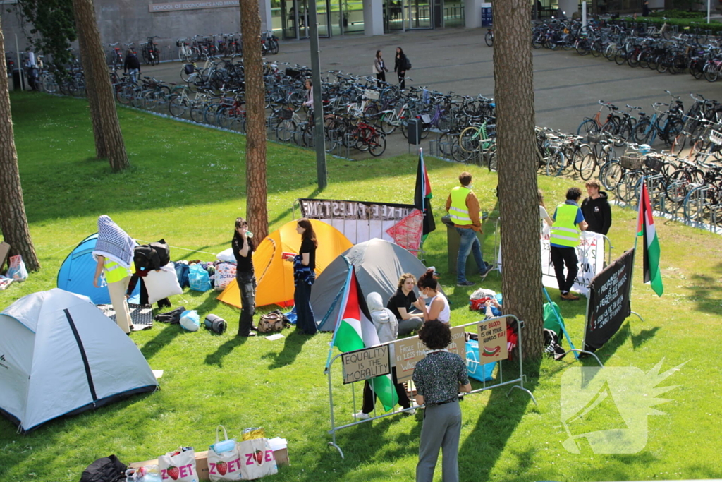 Studenten richten tentenkamp in tegen banden met Israël